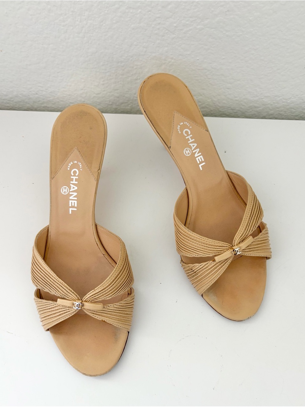 CHANEL Tan Bow Slide Kitten Heels with CC Accent - Picture 6 of 8